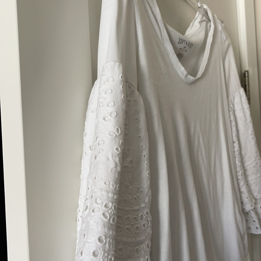 White blouse - Picture 2 of 2